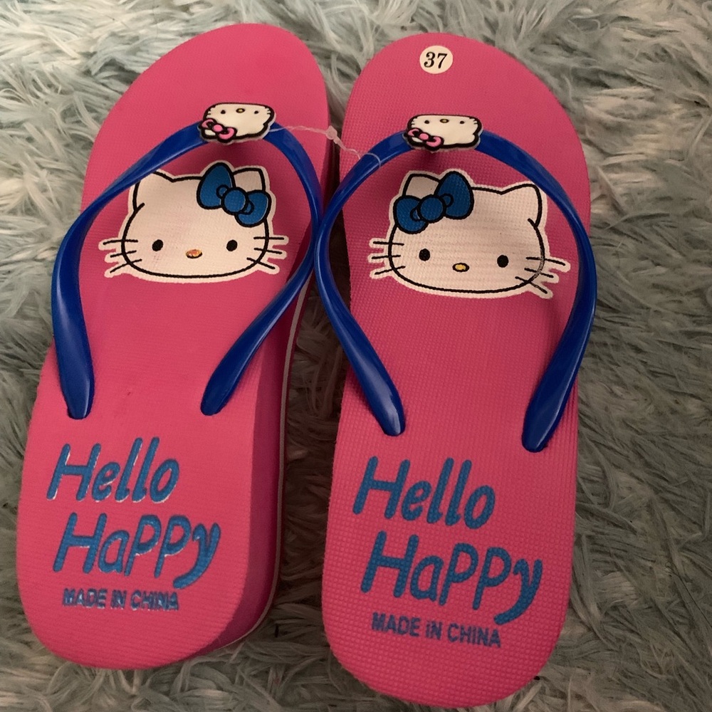 Hello Kitty’s Slippers